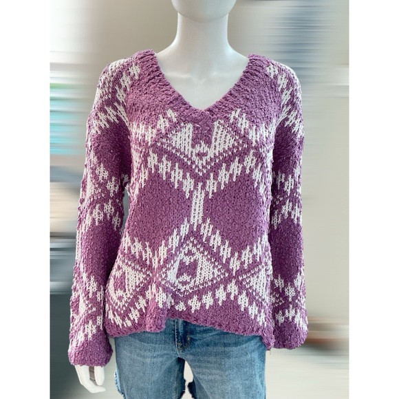 BLUE B lavender distressed v neck sweater S M L - Picture 4 of 7